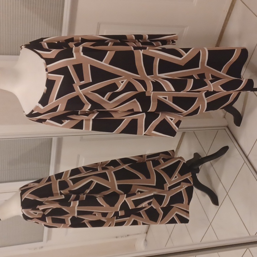 2/$50 Black, White & Pinkish/Tan Geometric Long Sleeve Dress - Size 5XL (US22)
